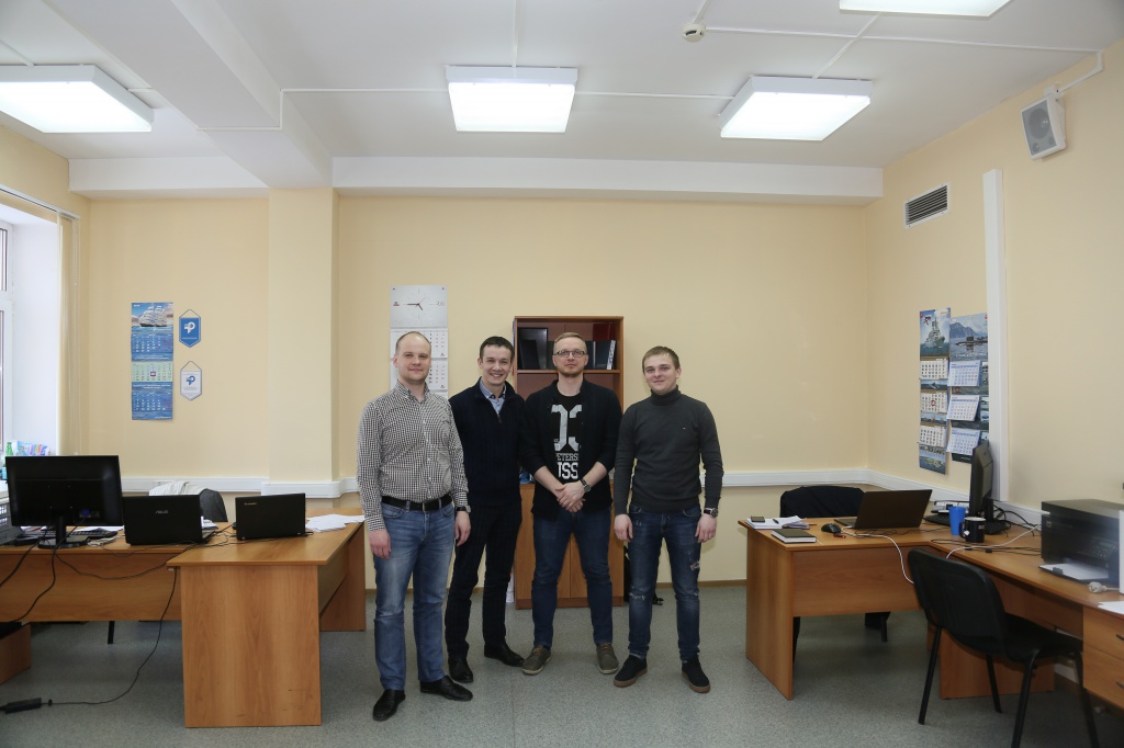 Крынин Николай Александрович и команда.JPG